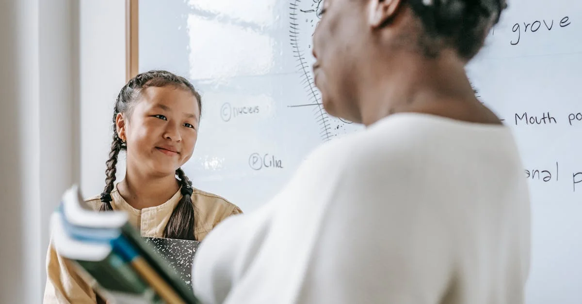 学習に取り組む受講者と教員