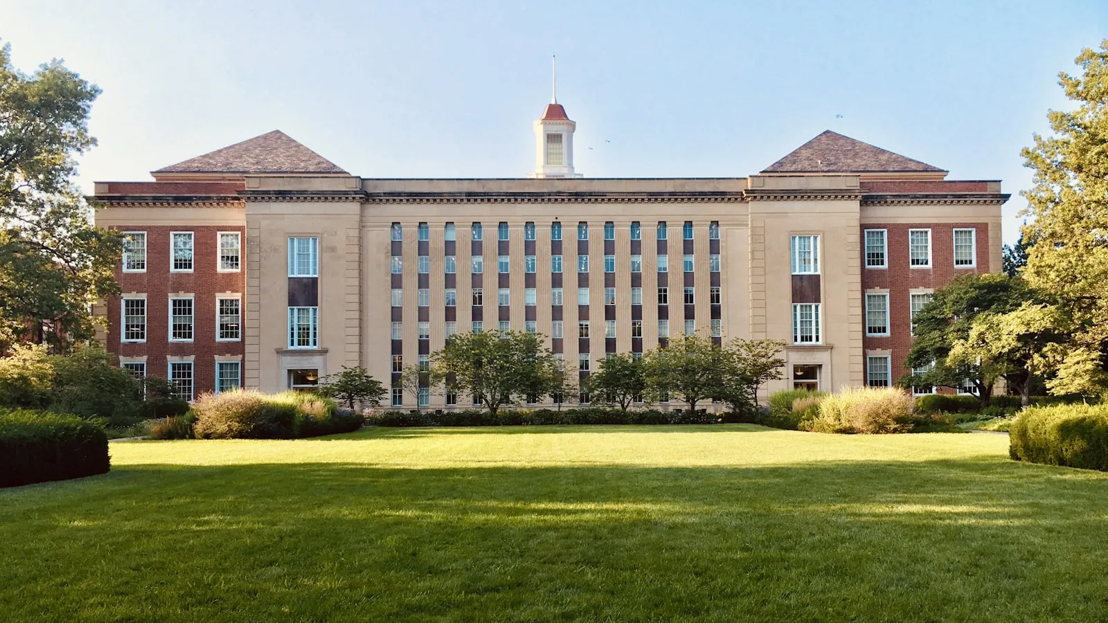 大学講義室での学修イメージ